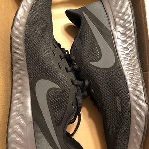 black nike shoes.